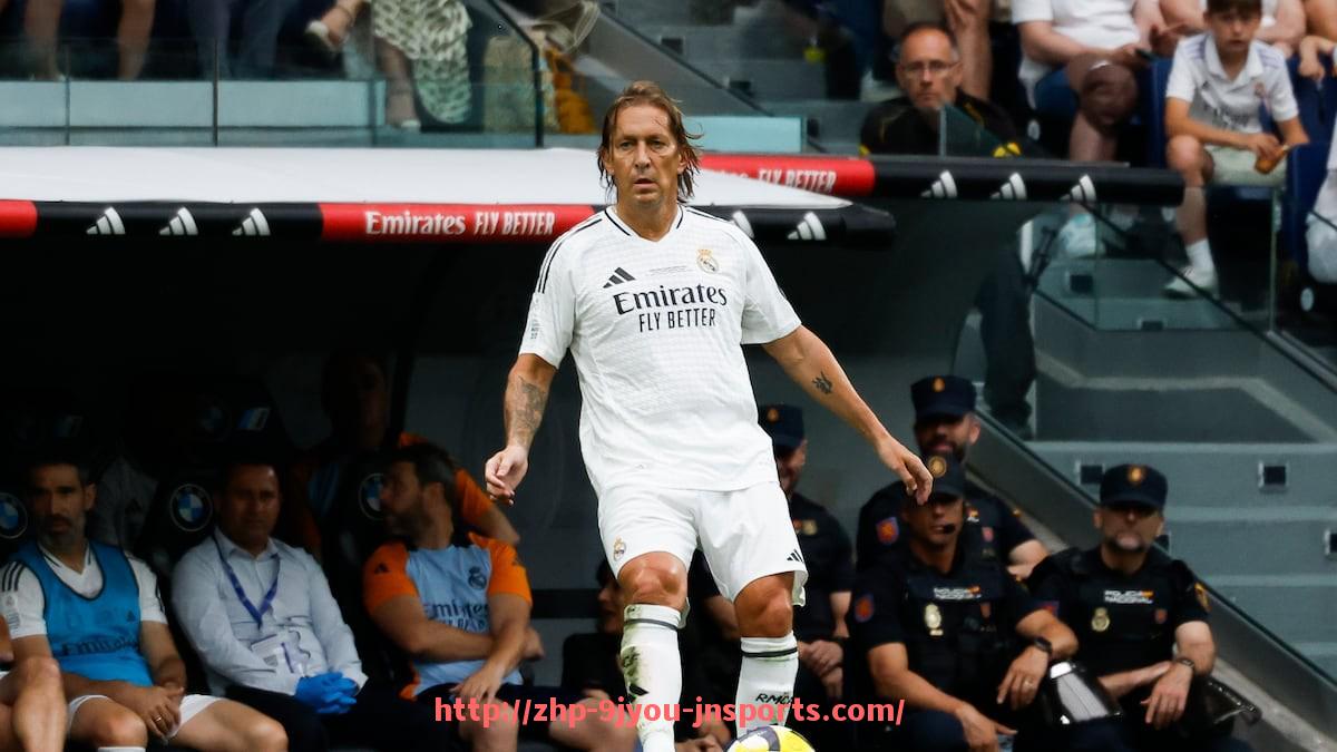 J9九游会登录入口-英超球衣袖标的作用、演变历史与赞助解析